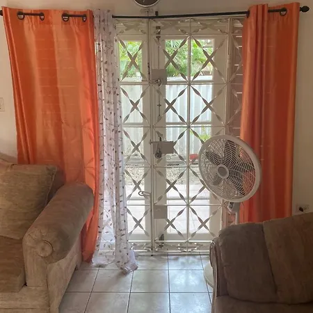 Finest Accommodation Renfrew Place 1 Bedroom Apt # 42 New Kgn 4--12 Renfrew Rd Kingston Exterior foto