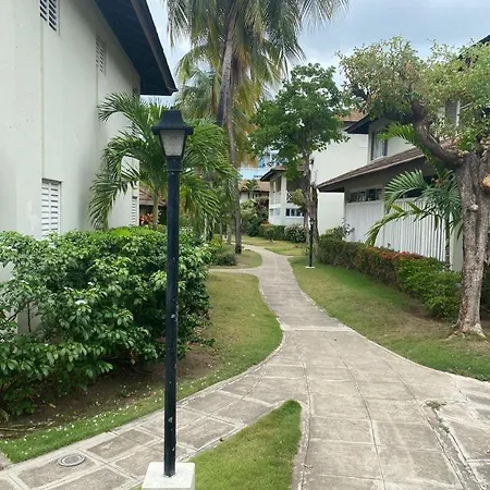 Finest Accommodation Renfrew Place 1 Bedroom Apt # 42 New Kgn 4--12 Renfrew Rd Kingston Exterior foto