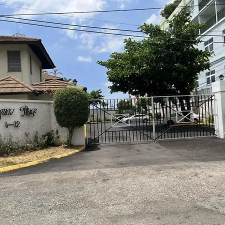 Finest Accommodation Renfrew Place 1 Bedroom Apt # 42 New Kgn 4--12 Renfrew Rd Kingston Exterior foto
