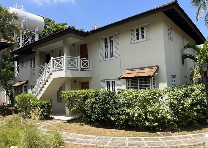 Finest Accommodation Renfrew Place 1 Bedroom Apt # 42 New Kgn 4--12 Renfrew Rd