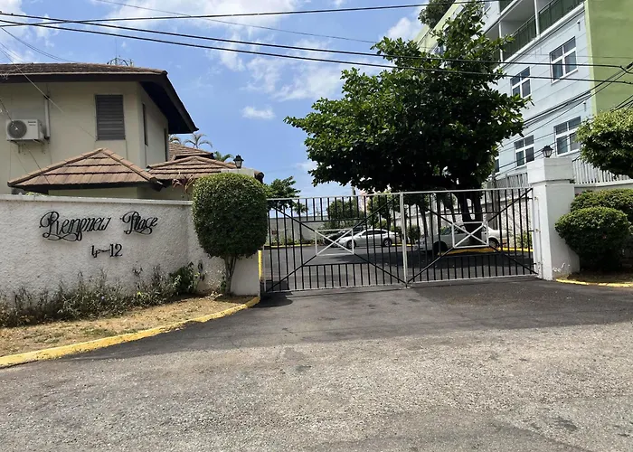 Finest Accommodation Renfrew Place 1 Bedroom Apt # 42 New Kgn 4--12 Renfrew Rd
