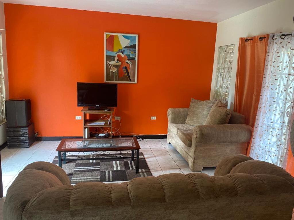 Finest Renfrew Place 1 Bedroom # 42 New Kgn 4--12 Renfrew Rd Apartment Kingston