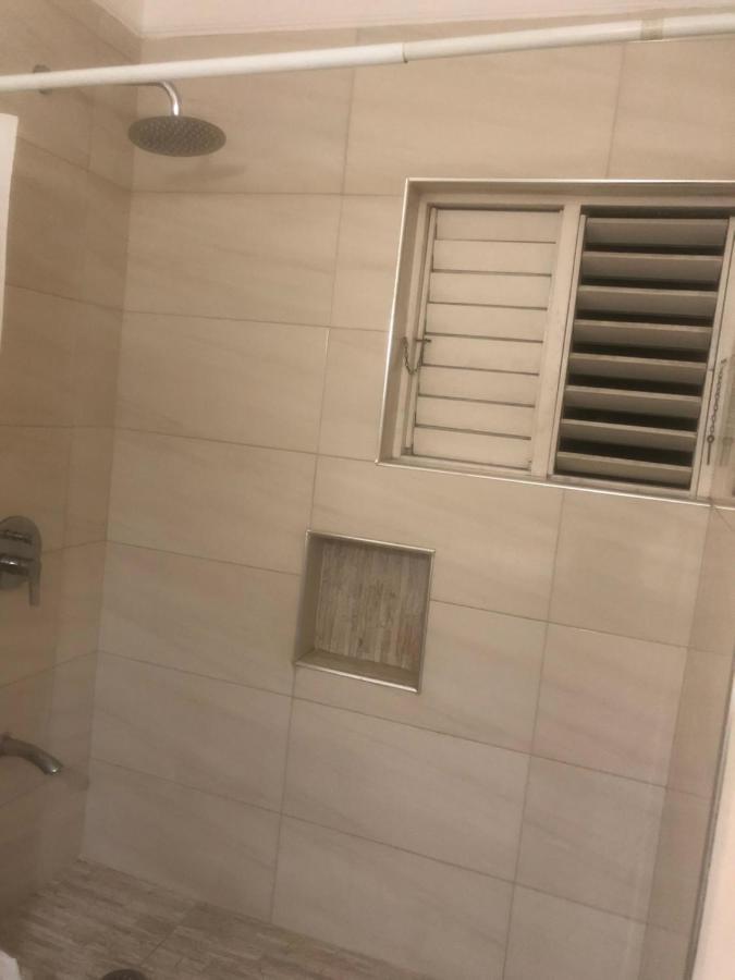 Apartment Finest Renfrew Place 1 Bedroom # 42 New Kgn 4--12 Renfrew Rd *