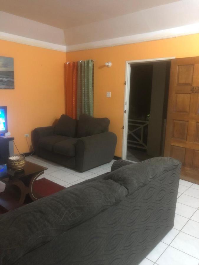Finest Renfrew Place 1 Bedroom # 42 New Kgn 4--12 Renfrew Rd * Kingston