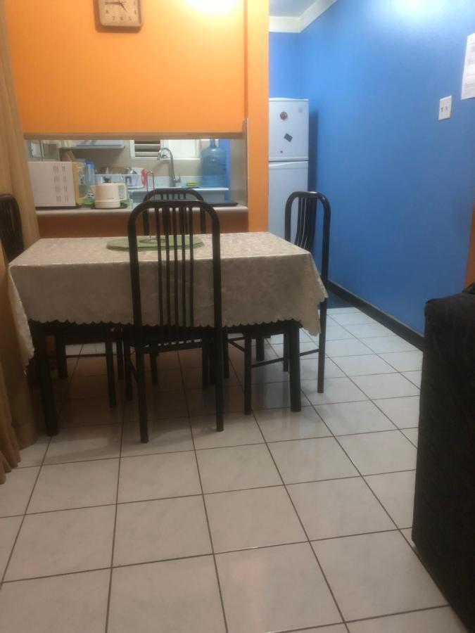 Finest Renfrew Place 1 Bedroom # 42 New Kgn 4--12 Renfrew Rd *
