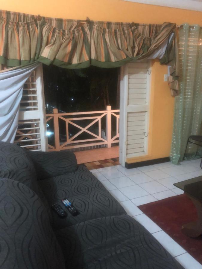 Apartment Finest Renfrew Place 1 Bedroom # 42 New Kgn 4--12 Renfrew Rd Kingston