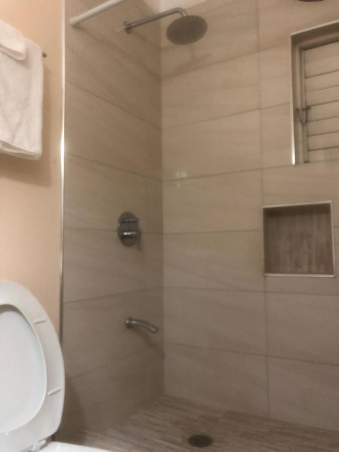 Finest Renfrew Place 1 Bedroom # 42 New Kgn 4--12 Renfrew Rd Apartment Kingston