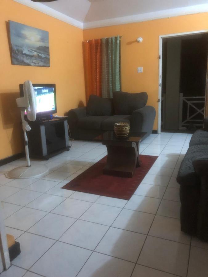 Apartment Finest Renfrew Place 1 Bedroom # 42 New Kgn 4--12 Renfrew Rd Kingston