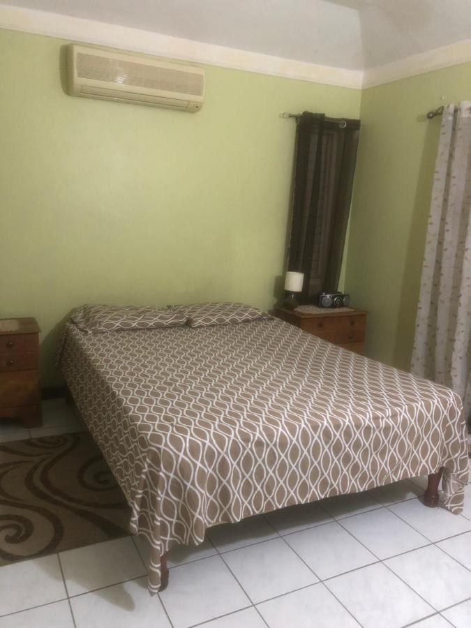 Finest Renfrew Place 1 Bedroom # 42 New Kgn 4--12 Renfrew Rd * Kingston