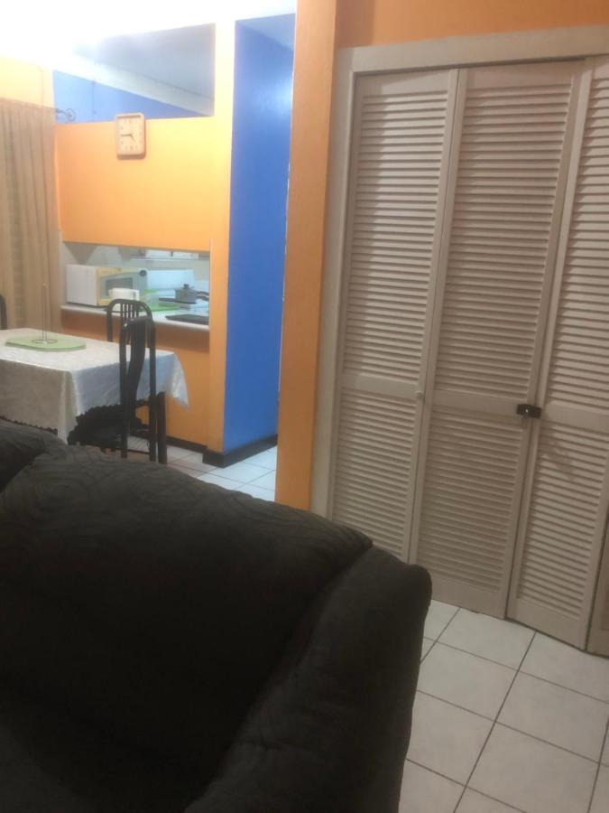Finest Renfrew Place 1 Bedroom # 42 New Kgn 4--12 Renfrew Rd