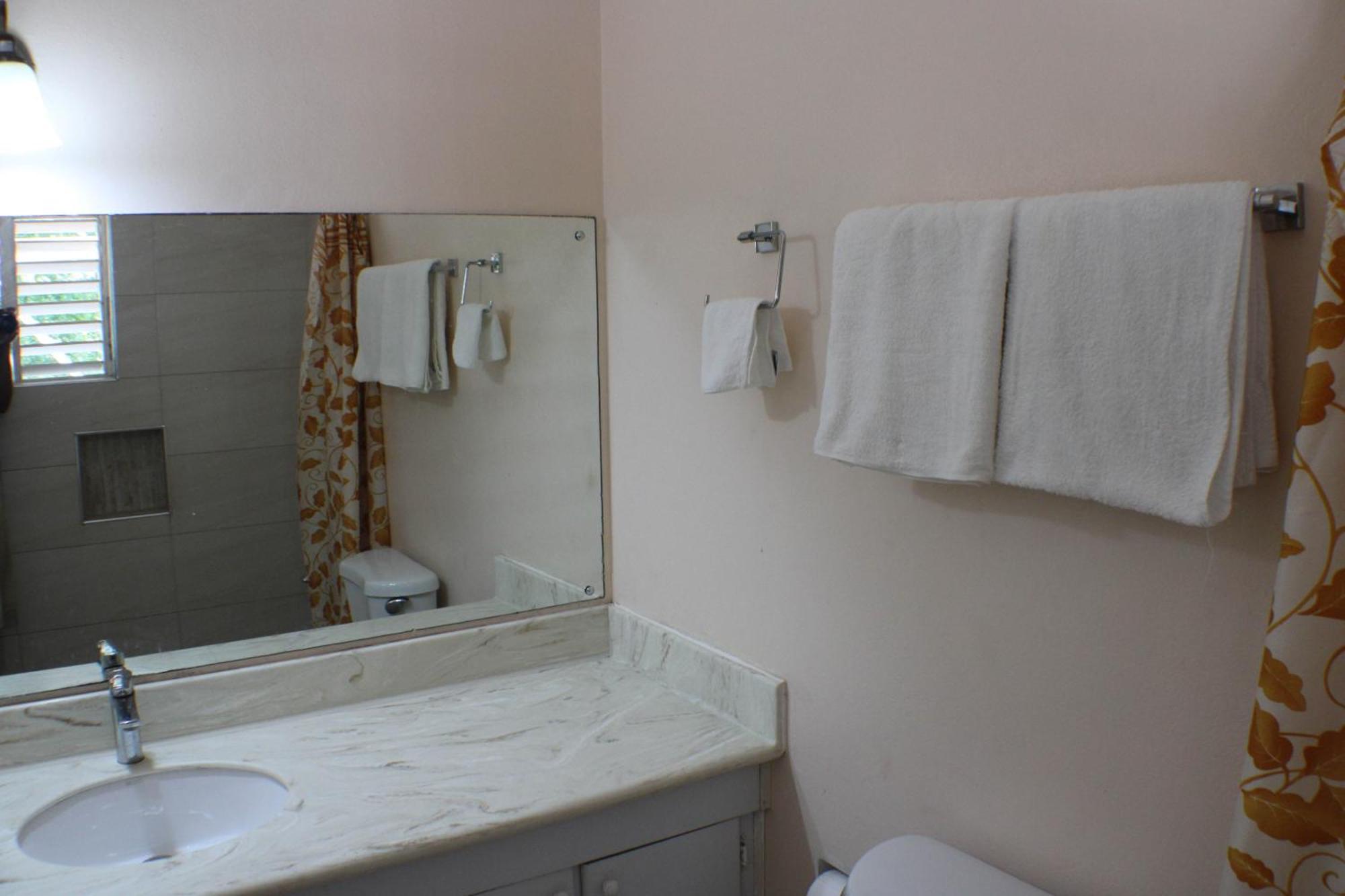 Finest Renfrew Place 1 Bedroom # 42 New Kgn 4--12 Renfrew Rd Kingston