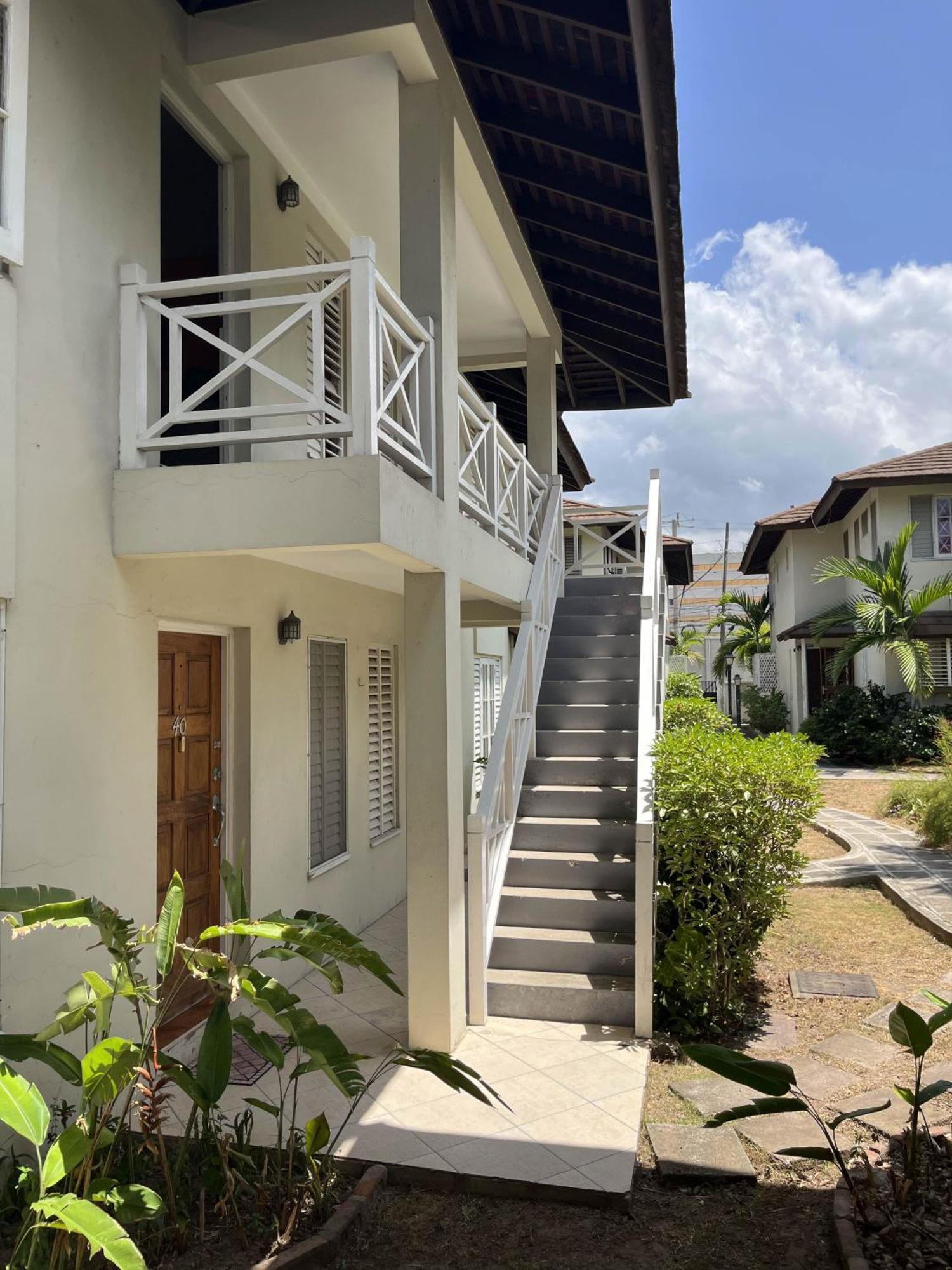 Apartment Finest Renfrew Place 1 Bedroom # 42 New Kgn 4--12 Renfrew Rd Kingston