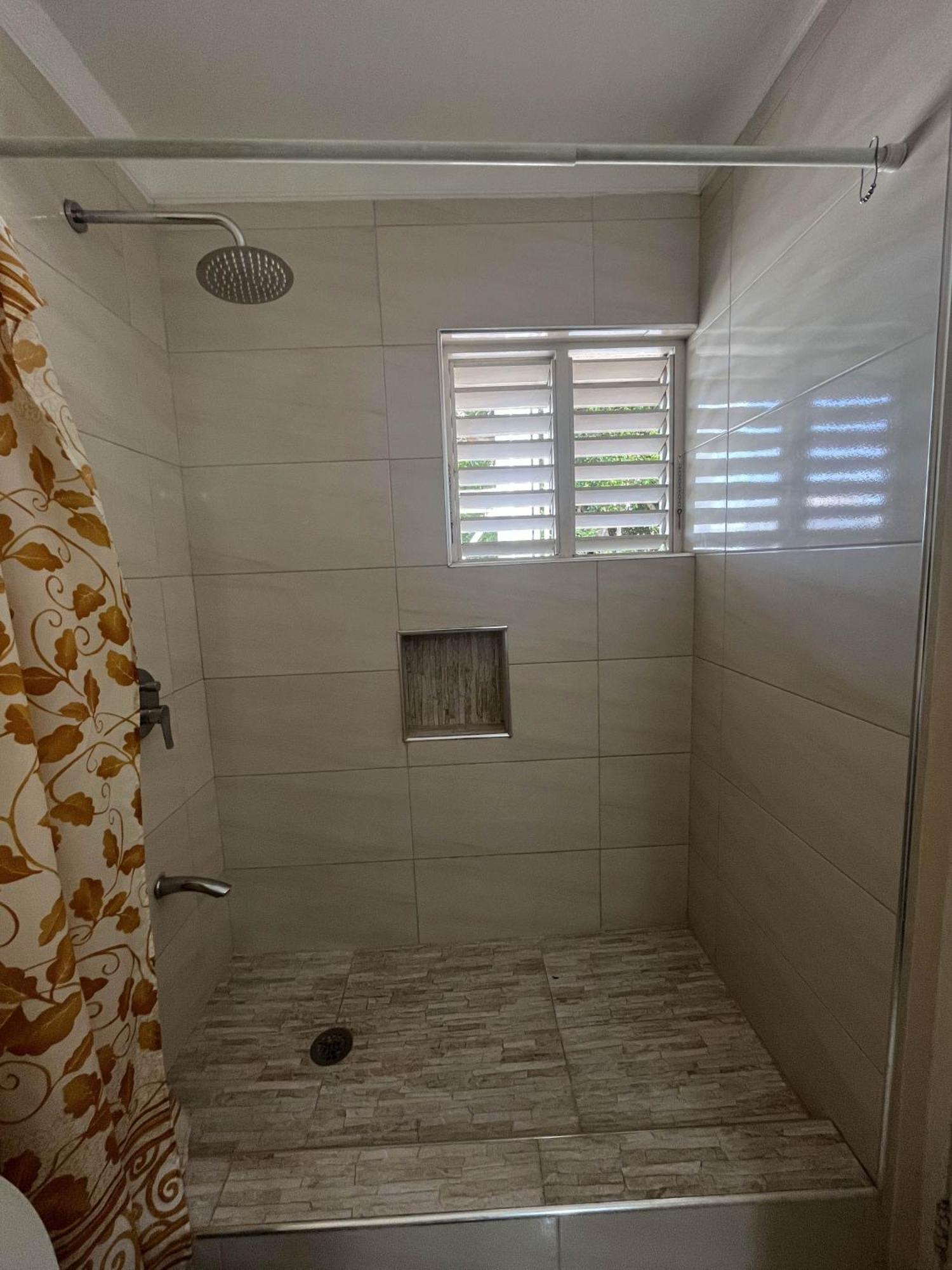 Apartment Finest Renfrew Place 1 Bedroom # 42 New Kgn 4--12 Renfrew Rd Kingston