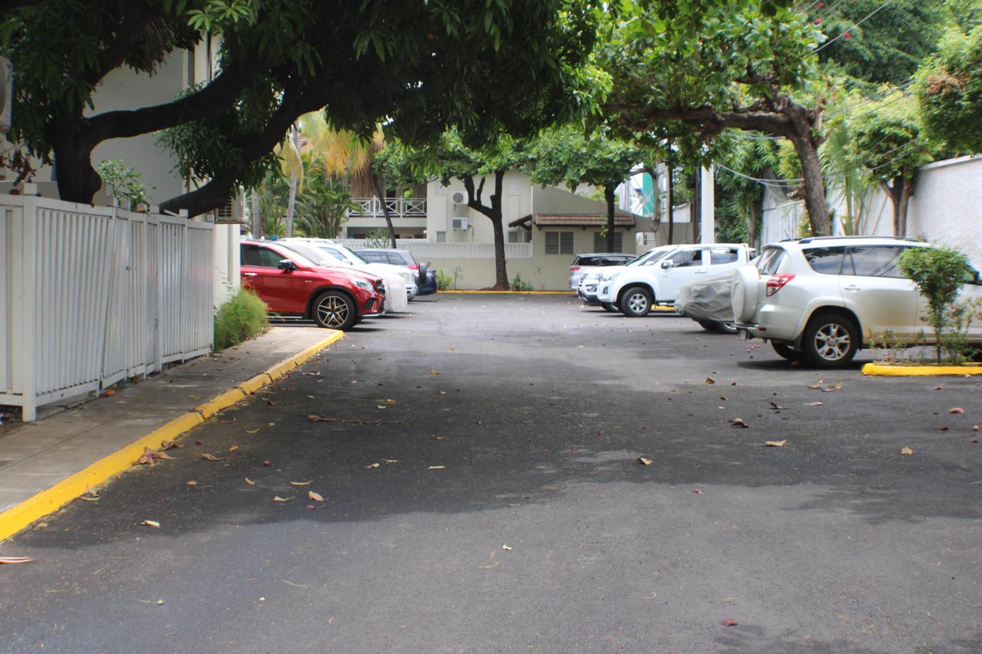 Finest Renfrew Place 1 Bedroom # 42 New Kgn 4--12 Renfrew Rd * Kingston