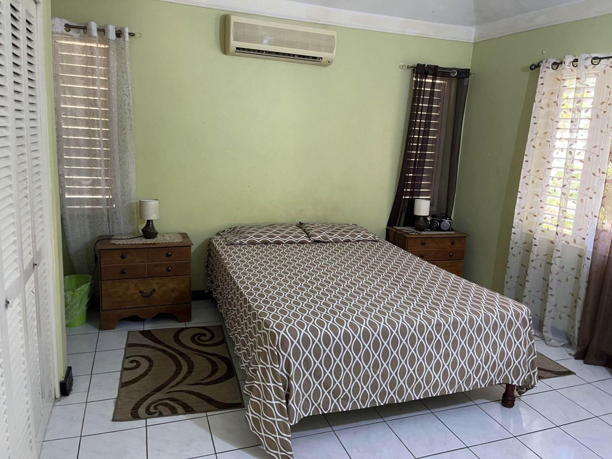 Finest Renfrew Place 1 Bedroom # 42 New Kgn 4--12 Renfrew Rd Kingston
