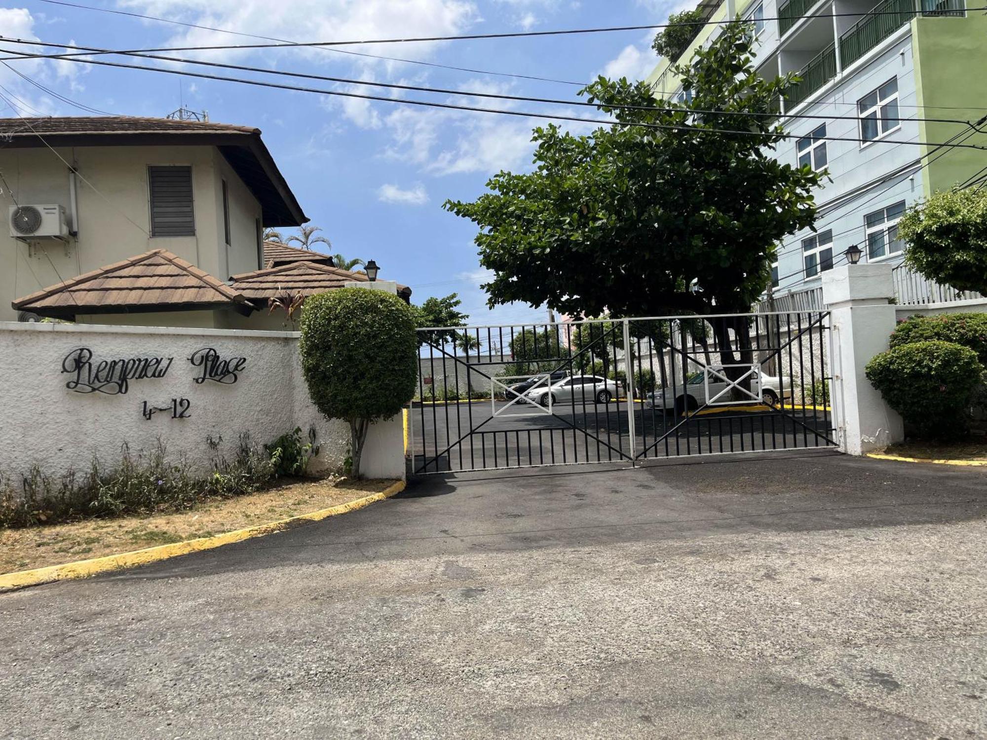 Finest Renfrew Place 1 Bedroom # 42 New Kgn 4--12 Renfrew Rd Apartment Kingston